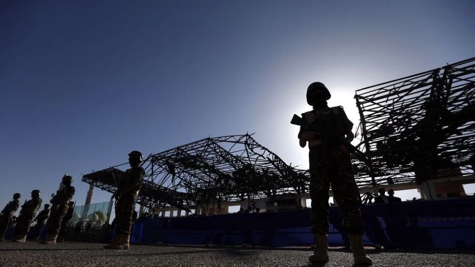 Τα ΗΑΕ κατέστρεψαν δύο πλοία των Χούτι που απειλούσαν πετρελαιοφόρο στην Ερυθρά Θάλασσα